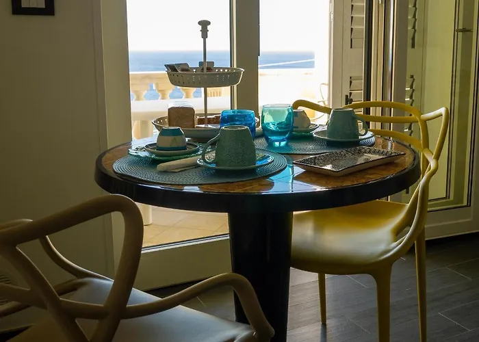 The Sun 'tis Oda ve Kahvaltı Castro (Lecce)